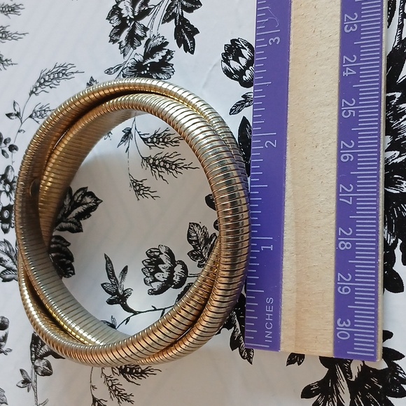Elegant Vintage Goldtone Stretch Coil Wrap Bracelet - Picture 3 of 10